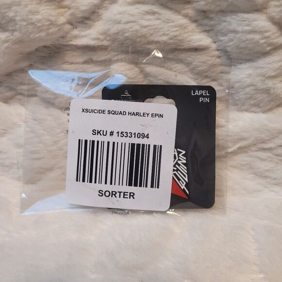 DC Comics Harley Quinn The Suicide Squad Name Logo Pin Enamel New OOS - Picture 4 of 5